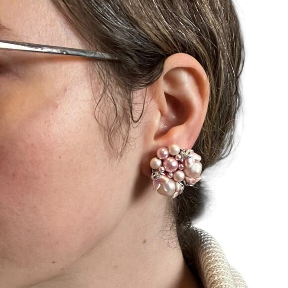 Vintage Japan Pink Pearl Cluster Clip-On Earrings Mid Century Costume Jewel - Picture 4 of 4